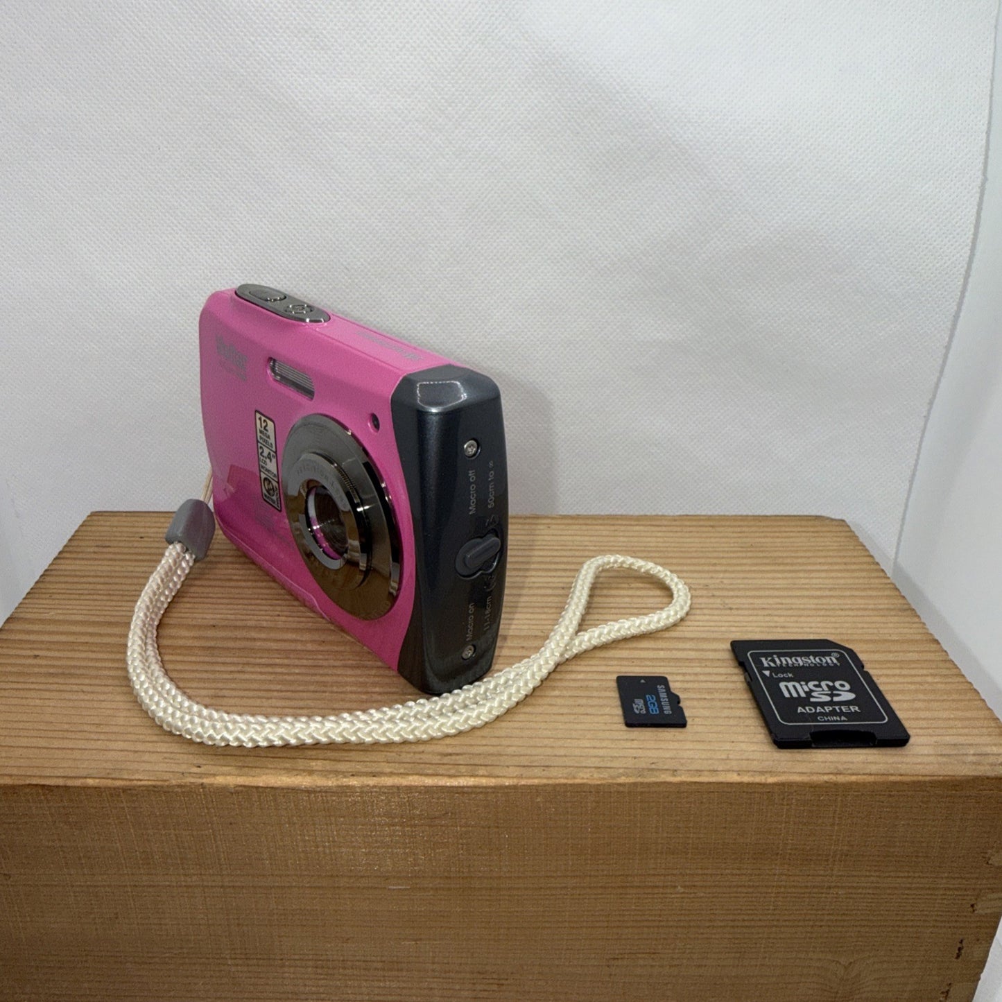 Vivitar Vivicam T426 12MP Digital Camera Pino Waterproof Tested + 2GB SD VGC