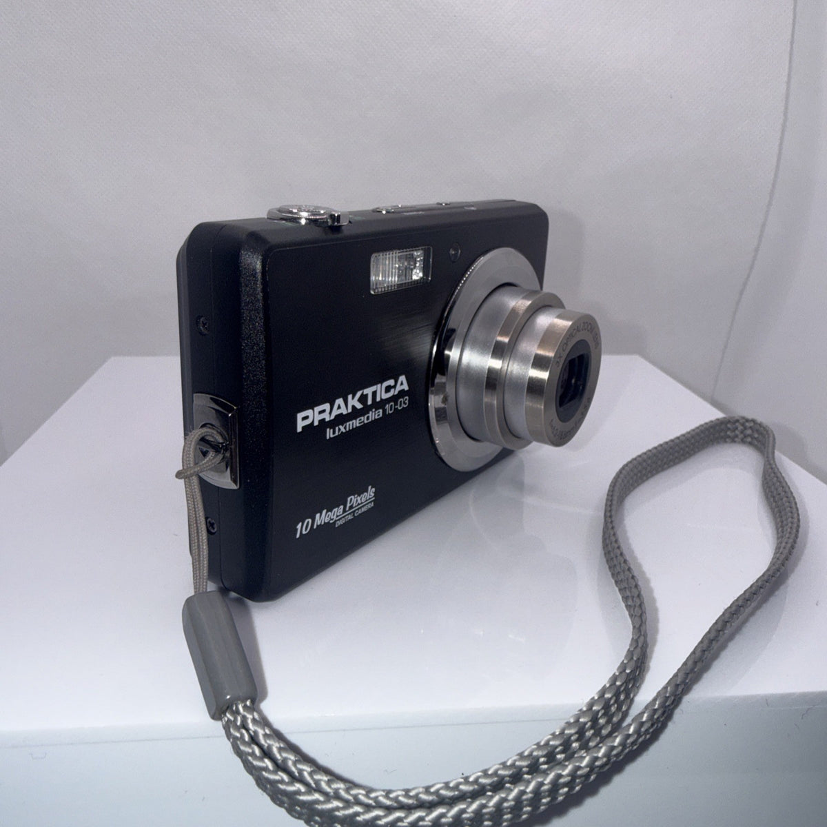 Praktica Luxmedia 10-03 10MP Digital Camera Boxed Tested + Charger Battery 1GB