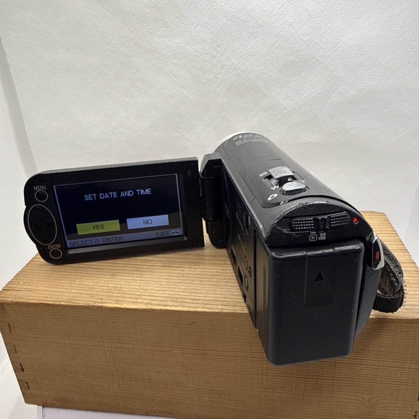 Panasonic HC-V110 Camcorder Tested Working (scratches) + Charger Battery 4GB SD