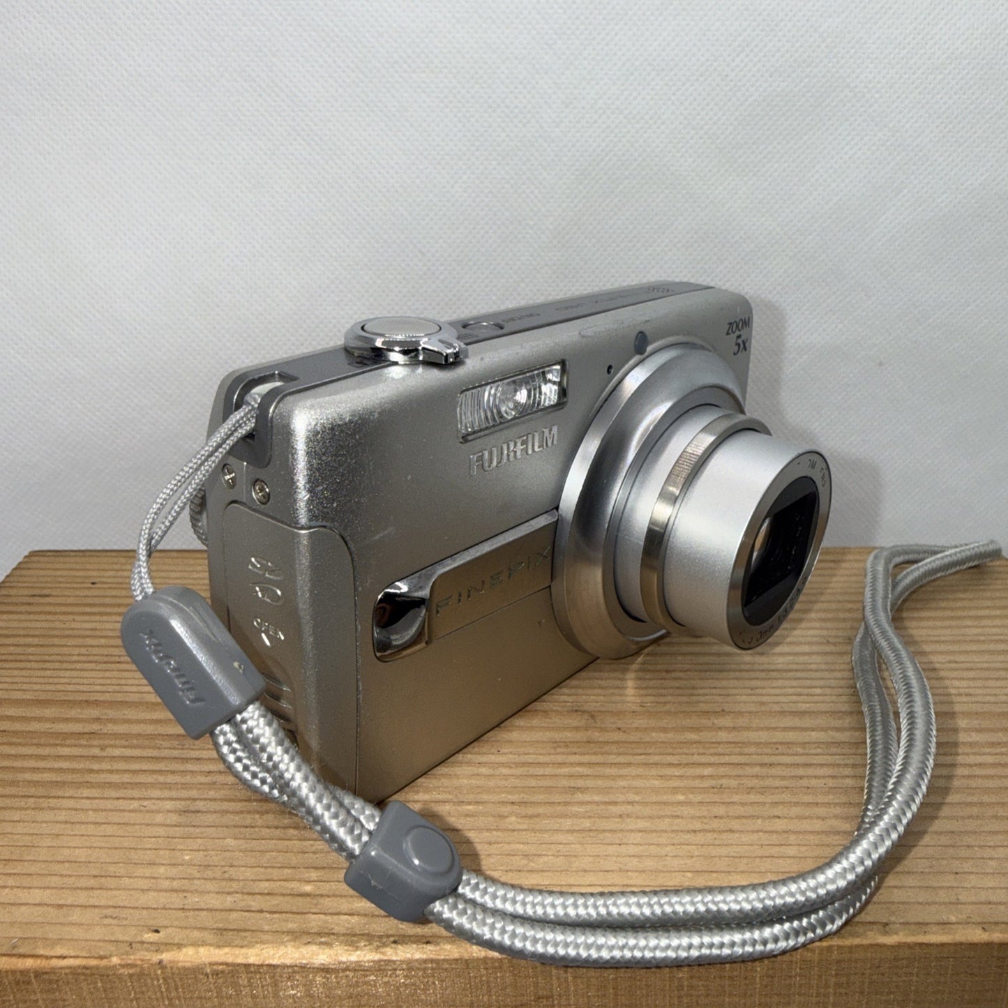 Fujifilm FinePix J Series J50 8.2MP Digital Camera Tested + Charger Battery 4GB