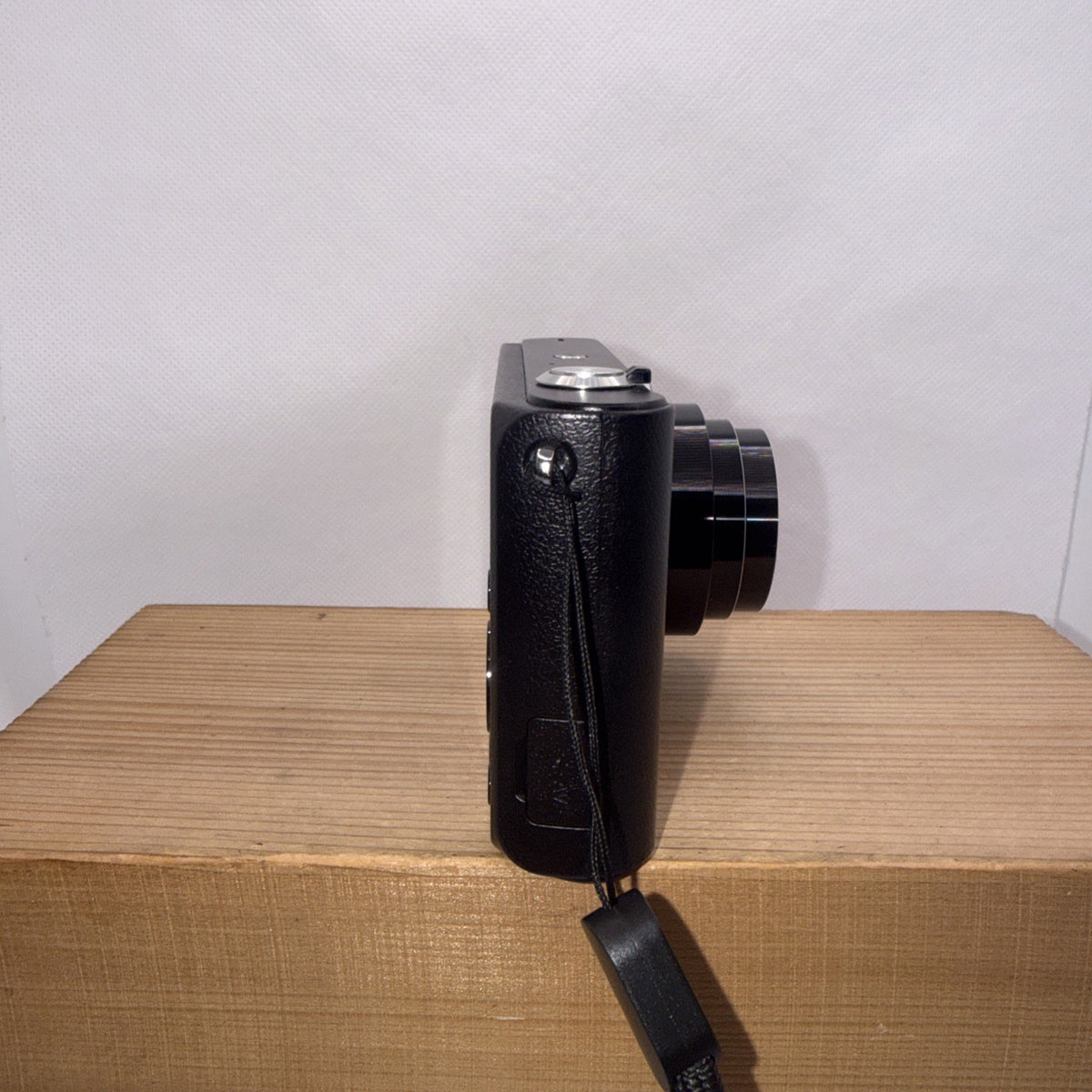 Samsung ST200F 16.1MP Digital Camera Tested Working + Charger Battery 2GB Card