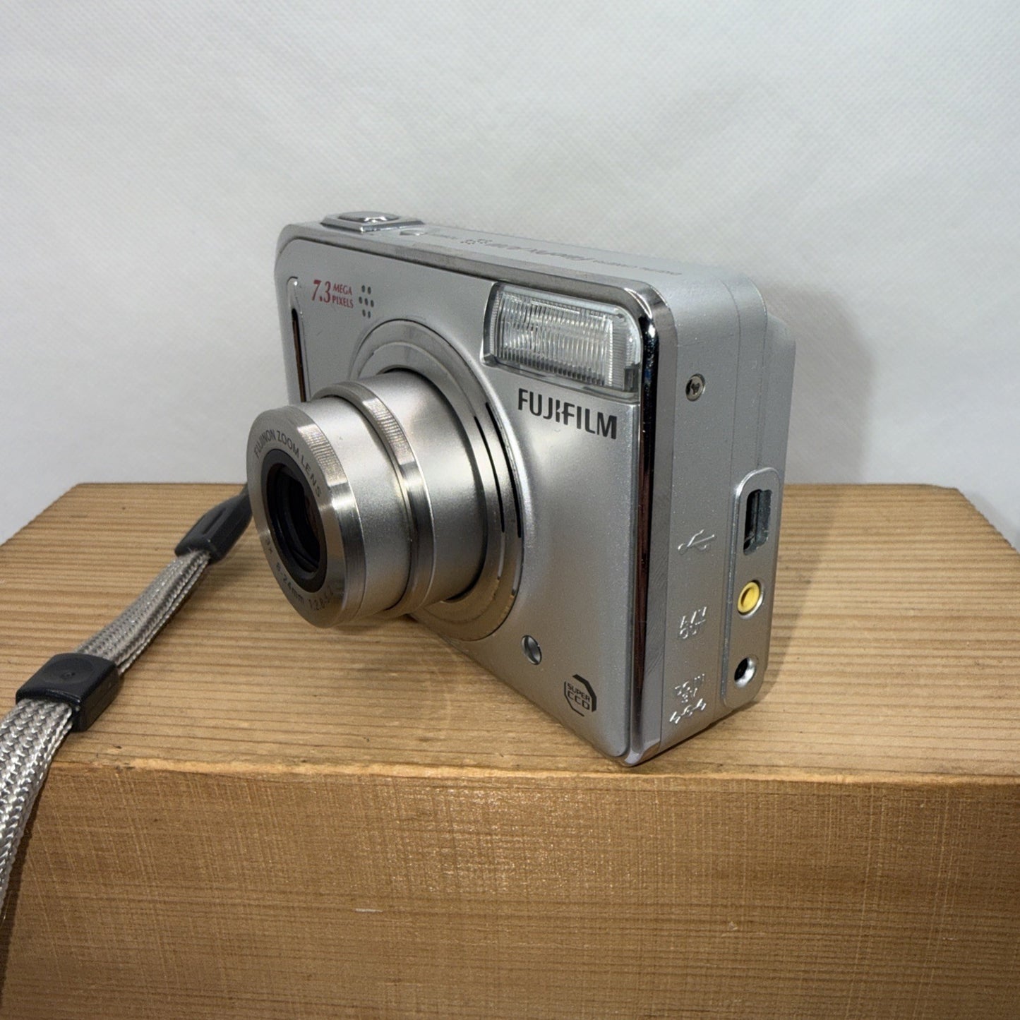 Fujifilm  FinePix A700 Digital Camera 7.3MP Tested + 256MB XD Card USB USB Cable