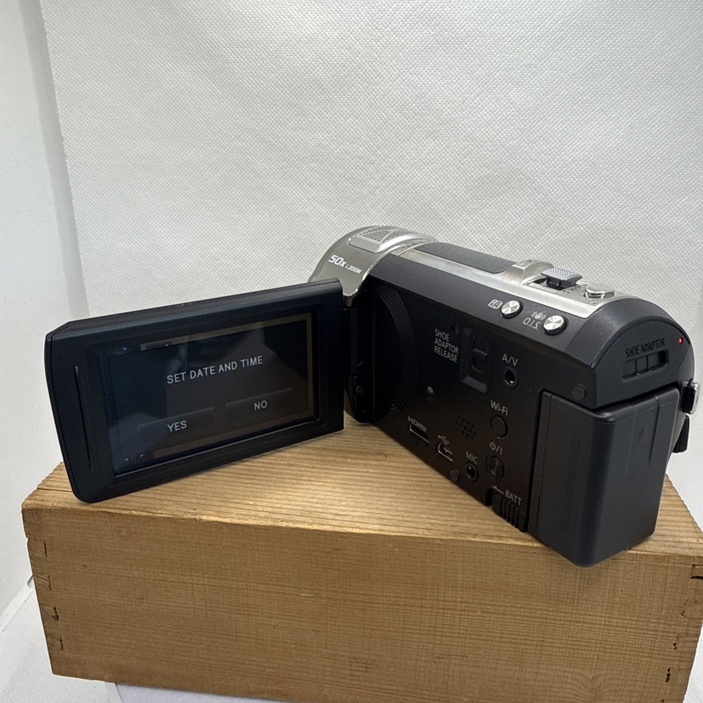 Panasonic HC-V720 Digital Video Camera Tested 46x i.Zoom Hybrid O.I.S + Bundle