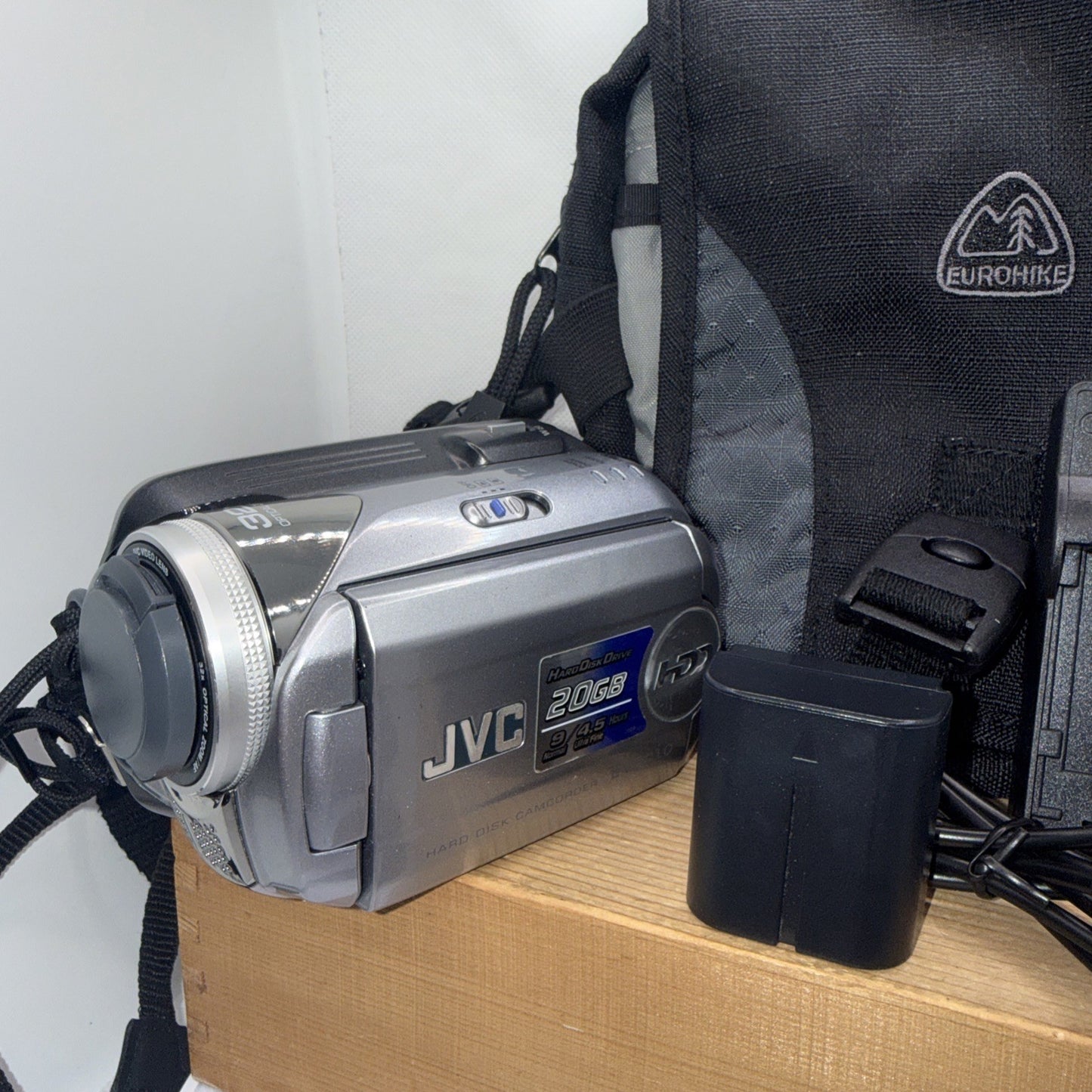 JVC Everio Gz-Mg21ek 20GB Hdd Camcorder + Charger Battery Usb Cable & Camera Bag