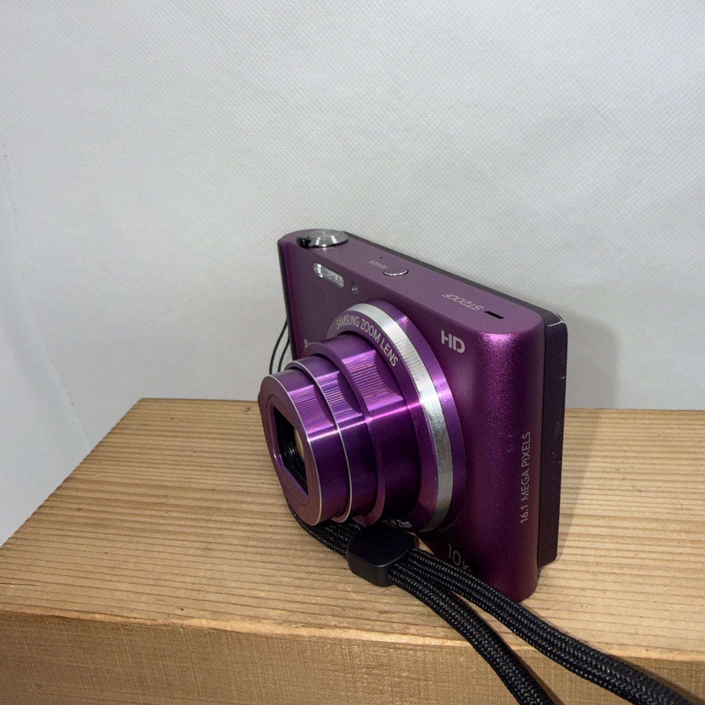Samsung ST200F 16.1MP Digital Camera *Battery flap missing + Charger Battery 2GB