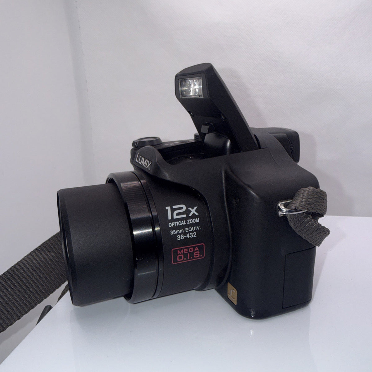 Digital Bridge Camera Panasonic Lumix DMC-FZ7 6MP Tested + Charger Battery 2GB