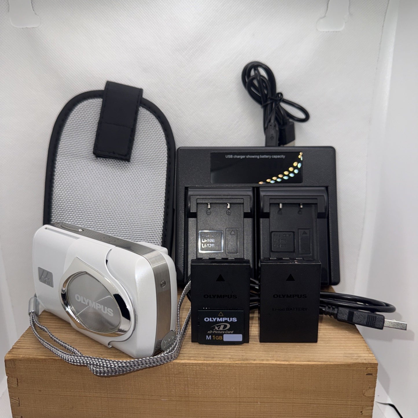 Rare White Olympus Mju 410 4MP Digital Camera Tested Charger Battery Memory Case