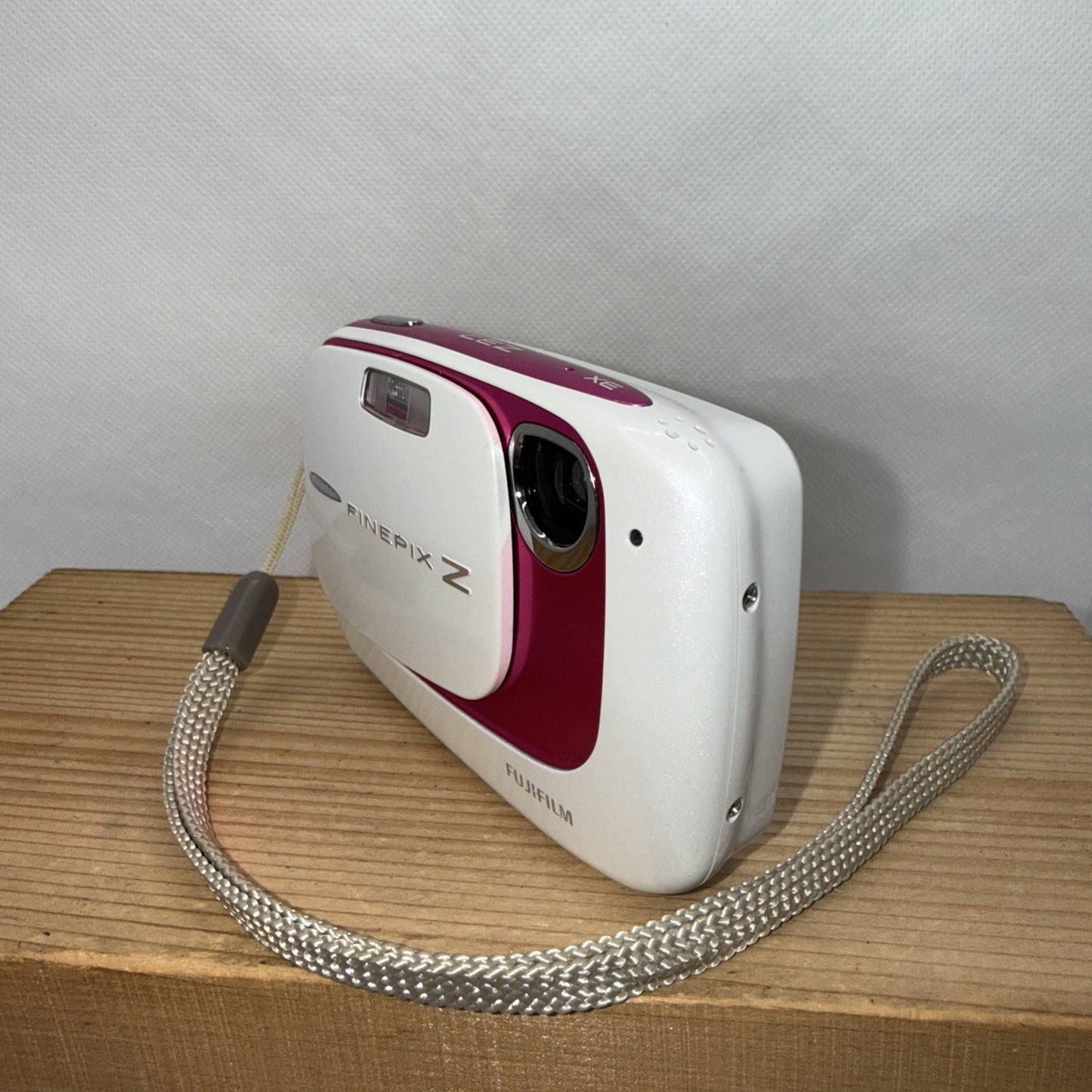 Fujifilm Digital Camera FinePix Z37 10MP Tested + Charger Battery 4GB SD Card