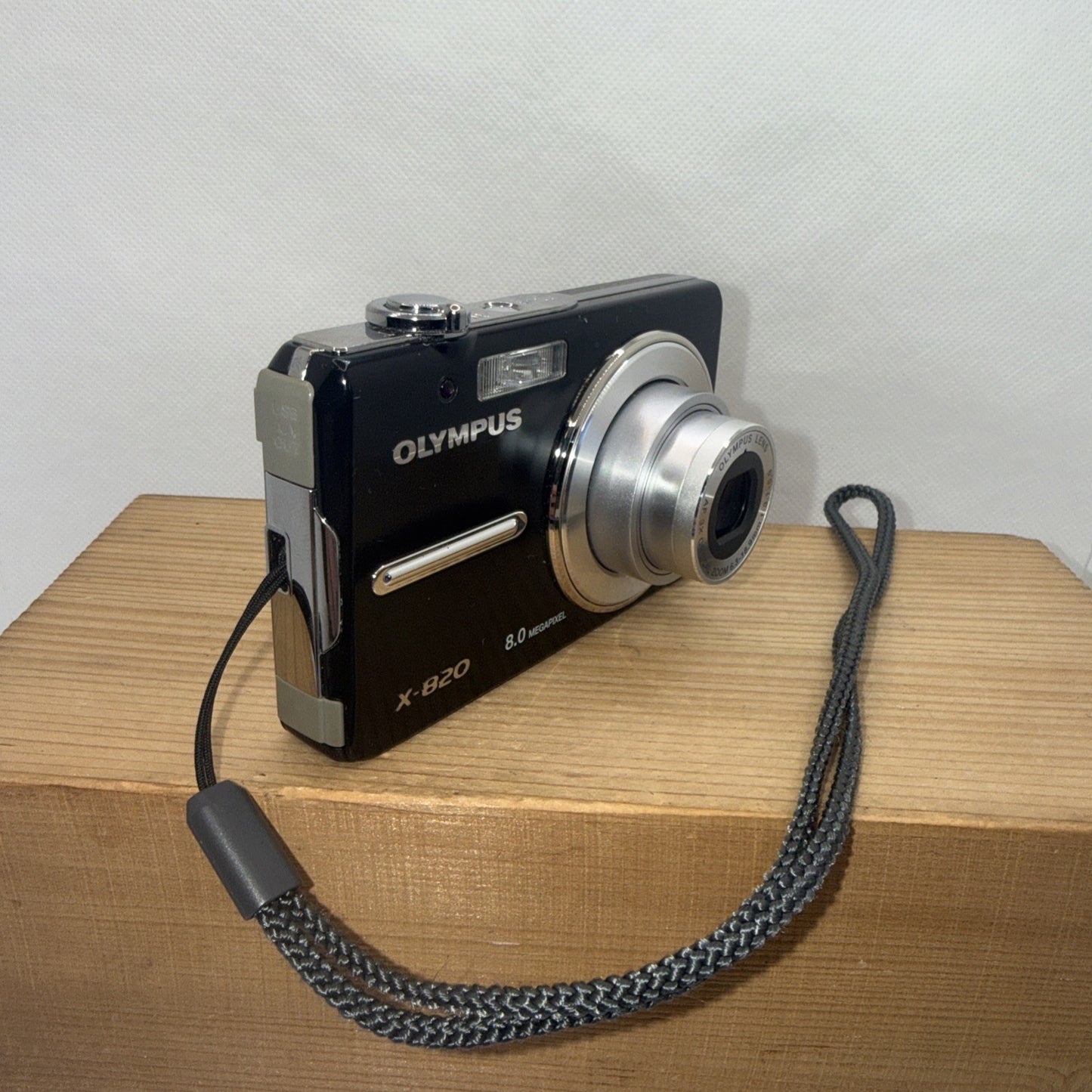 Olympus X-820 Compact 8MP Digital Camera Tested + Charger Battery 1GB XD Card