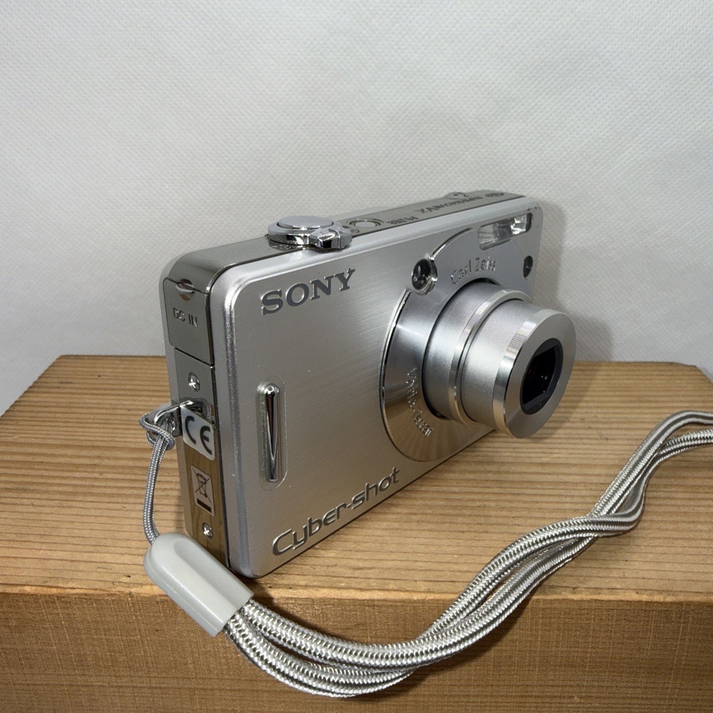 Sony Cyber-shot DSC-W70 7.2MP Digital Camera Tested + Charger Battery Memory