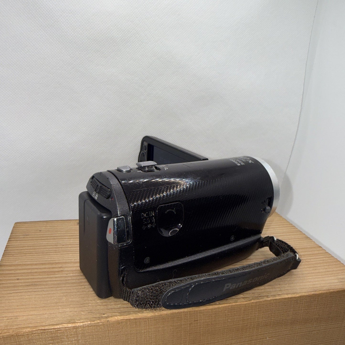 Panasonic HC-V110 Camcorder Tested Working (scratches) + Charger Battery 4GB SD