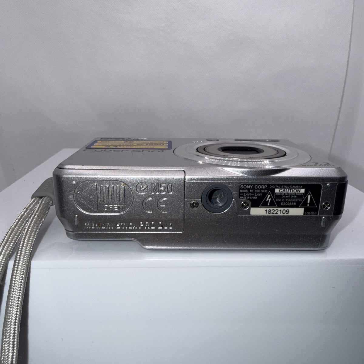 Sony Cyber-shot DSC-S730 Digital Camera Tested + Charger Batteries Memory Card
