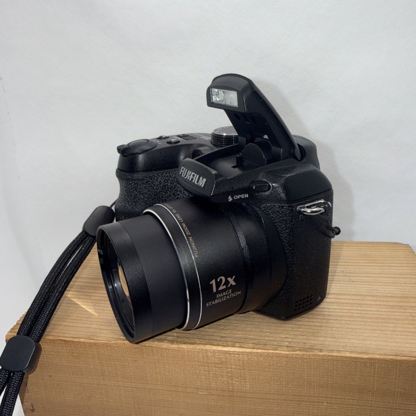 Fujifilm FinePix S1500 10MP Digital Bridge Camera Tested Working + 4GB SD Card
