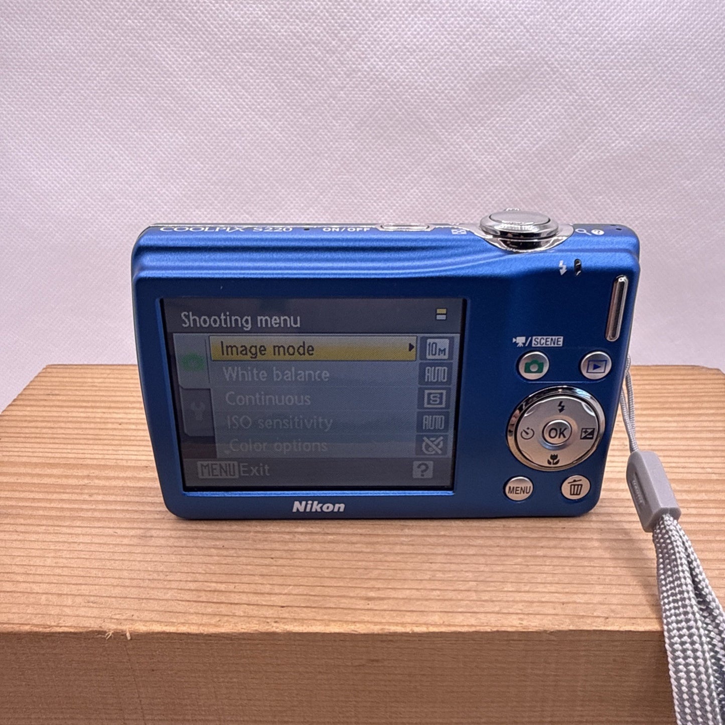 Nikon Coolpix S220 10MP Digital Camera Boxed Tested Plus Charger Battery 4GB VGC