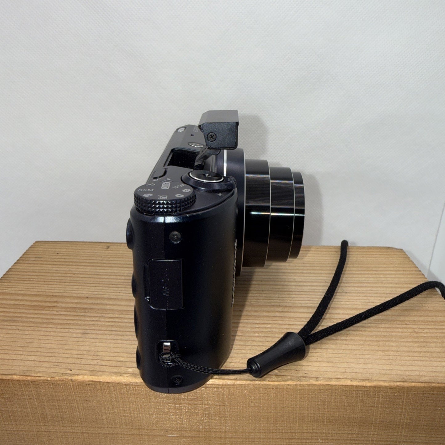 Samsung WB250F 14.2MP Digital Camera Dark Blue Tested + Charger Battery 16GB SD