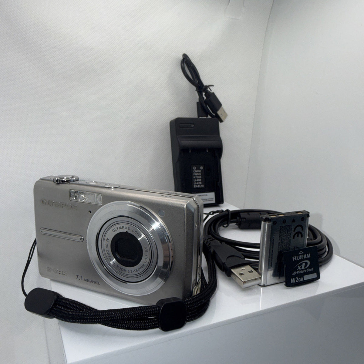 Digital Camera Olympus X-785 7.1MP Tested + Charger Battery 2GB XD USB Cable