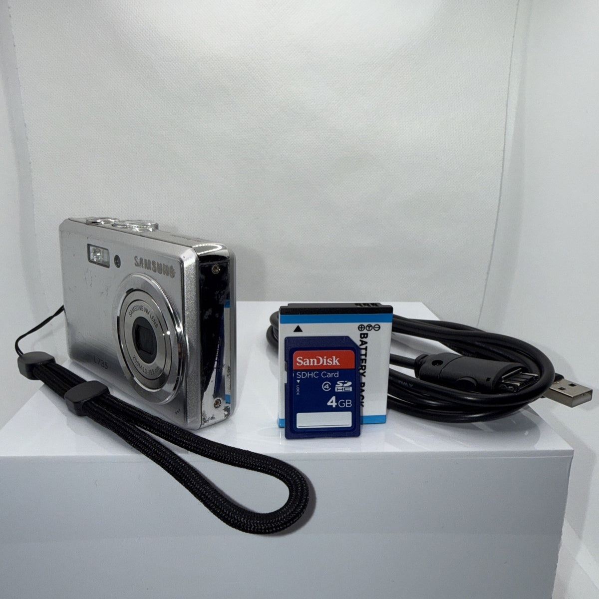 Samsung L735 7.2MP Digital Camera Tested Working + Charger Battery 4GB SD Card