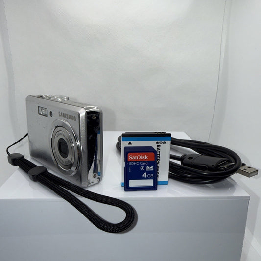 Samsung L735 7.2MP Digital Camera Tested Working + Charger Battery 4GB SD Card