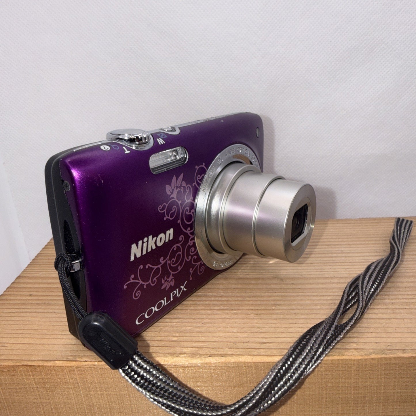 Nikon Coolpix S2700 16MP Purple Digital Camera Tested + Charger Battery 4GB Case