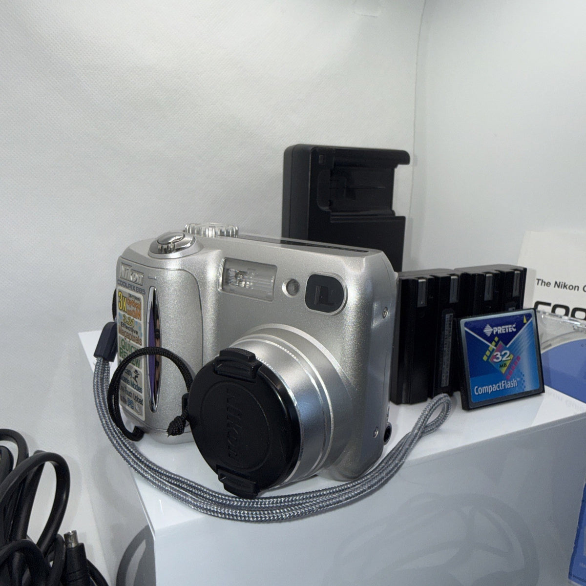 Nikon COOLPIX 885 3.2MP Digital Camera Tested + Charger Battery Memory Bundle