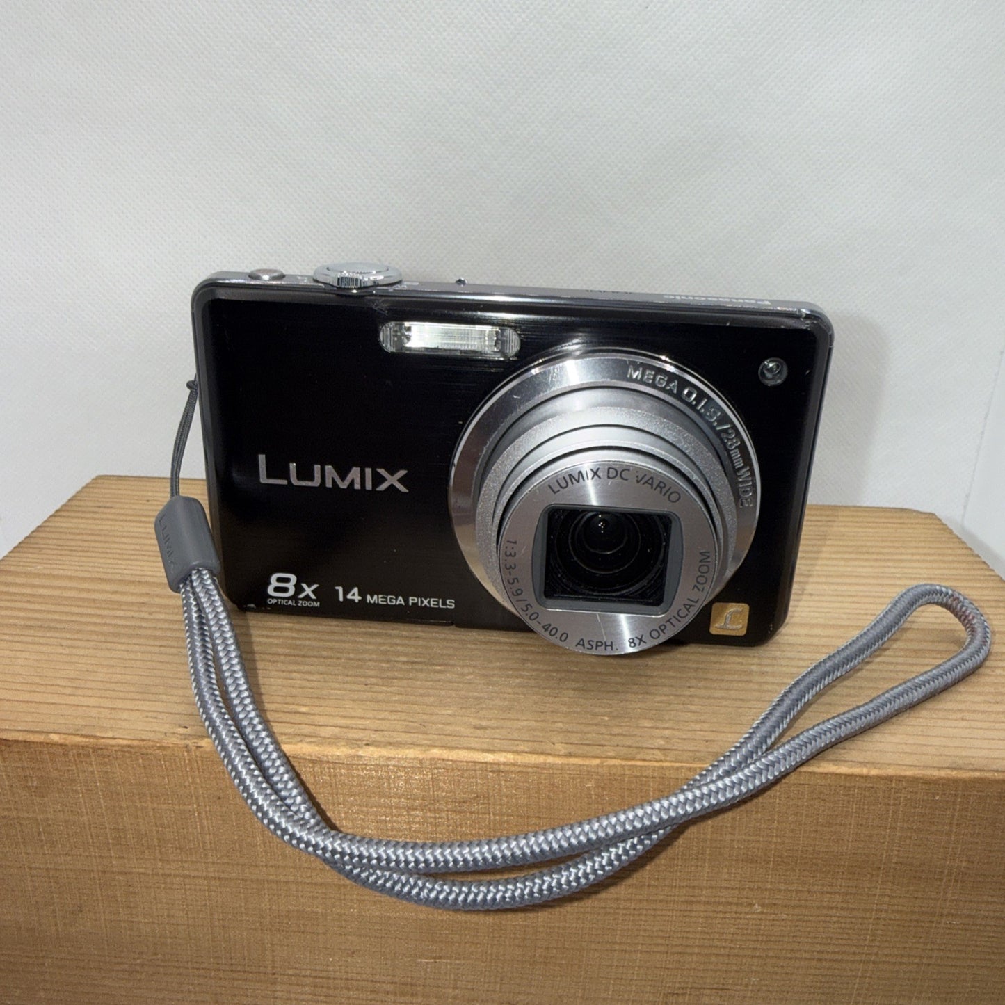 Panasonic LUMIX DMC-FS30 14.1MP Digital Camera 8x Optical Zoom - Tested