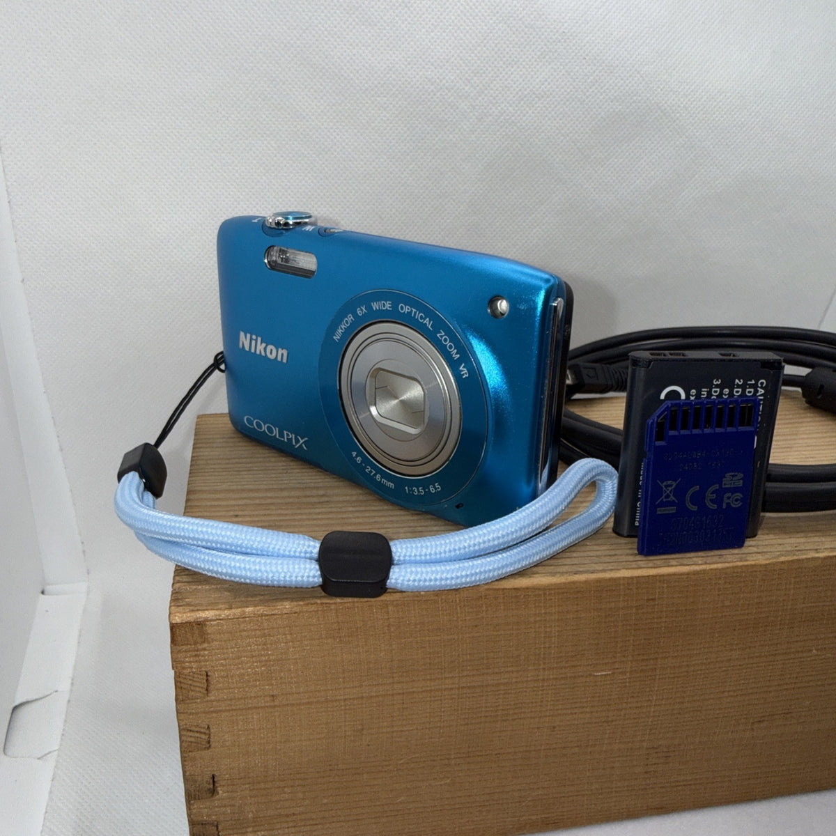 Nikon Coolpix S3300 16MP Digital Camera Tested Working + Charger Battery 4GB SD