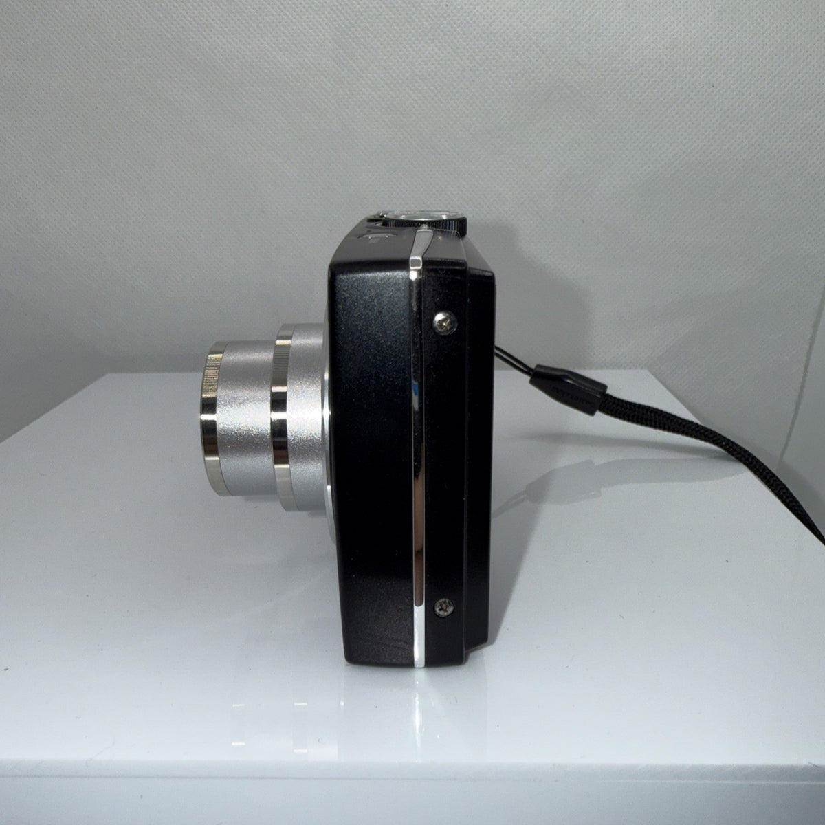 Digital Camera Samsung L100 8.2MP Tested Full Kit Charger Battery 4GB SD Case