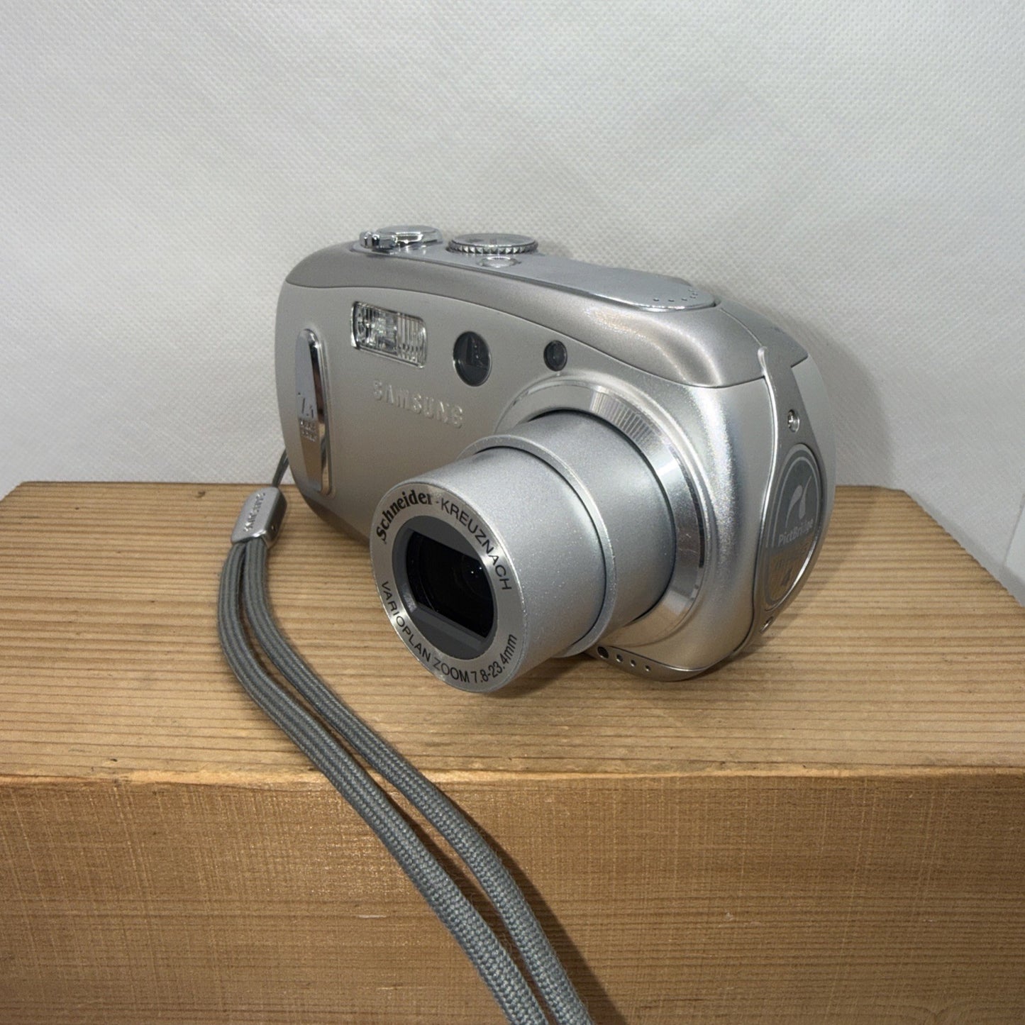 Samsung Digimax V700 Digital Camera 7.1MP Tested + Charger Battery 2GB SD Card