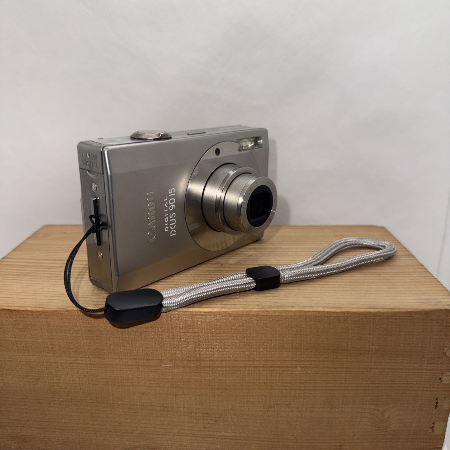 Canon IXUS 90 IS PowerShot 10MP Digital Camera Tested + Charger Battery 4GB SD
