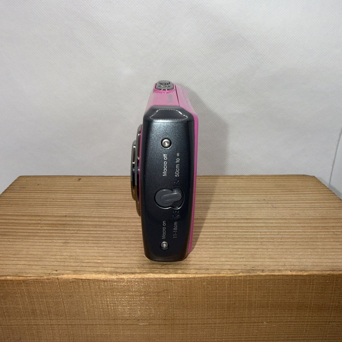 Vivitar Vivicam T426 12MP Digital Camera Pino Waterproof Tested + 2GB SD VGC