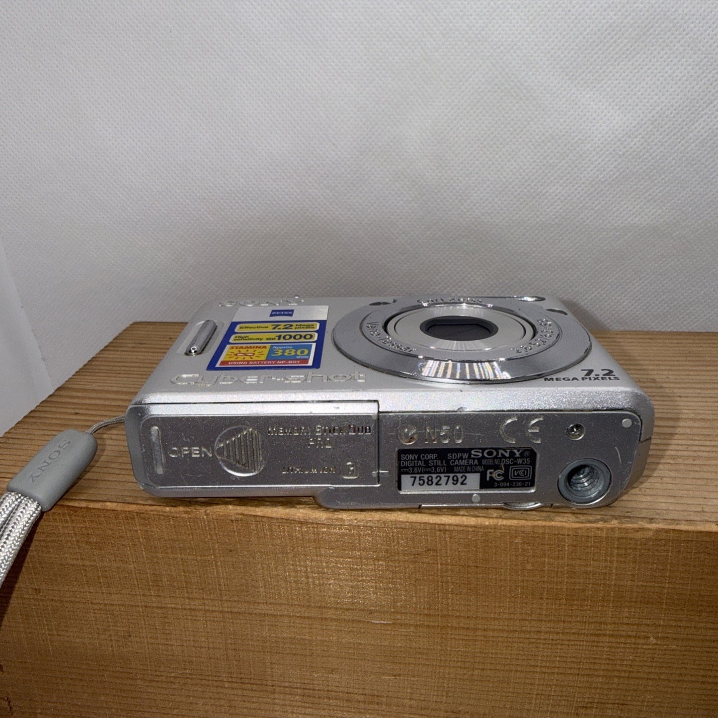 Sony Cyber-shot DSC-W35 7.2MP Dogital Camera Tested + Charger Battery Memory
