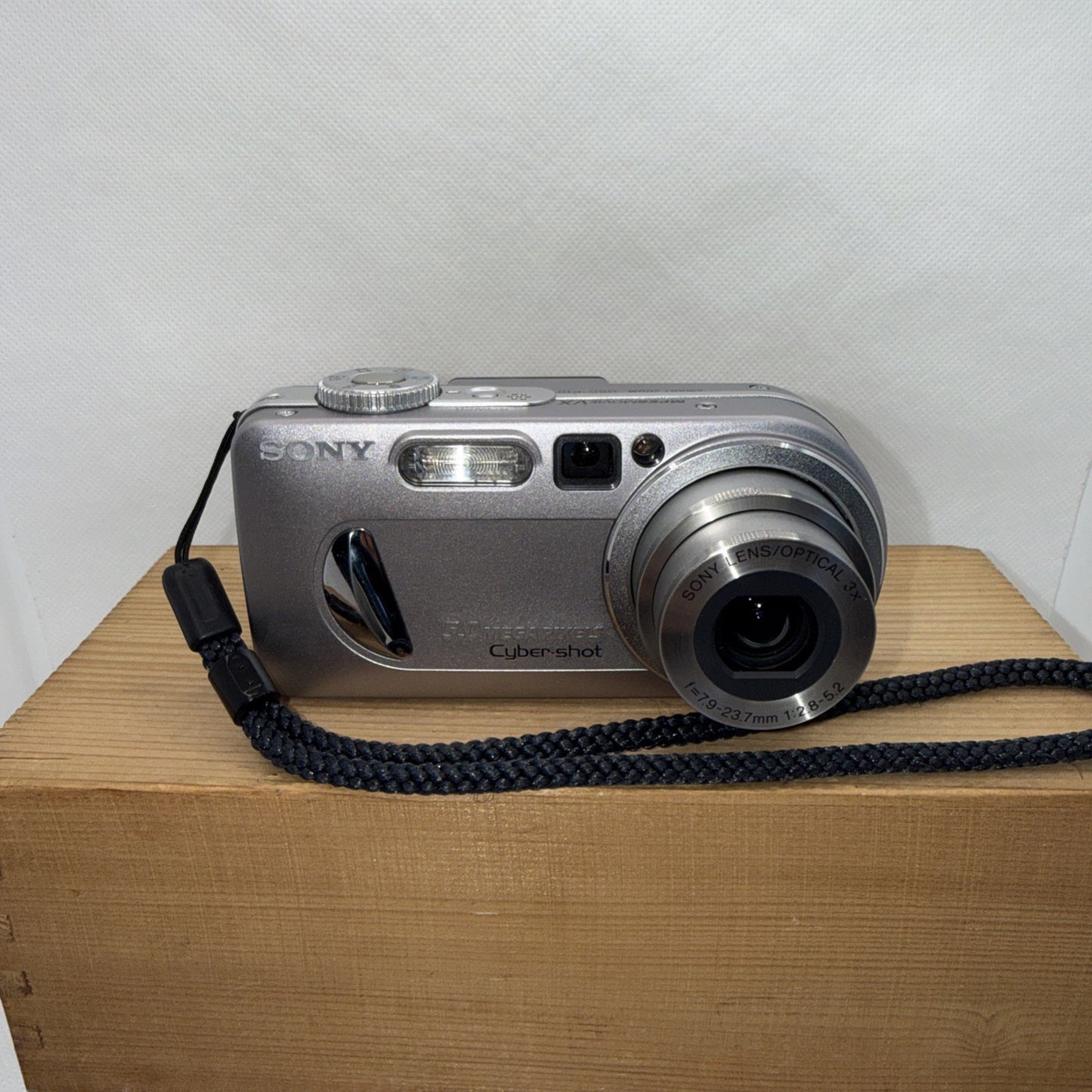 Sony Cyber-shot DSC-P10 5.0MP Digital Camera Tested + Charger Battery Memory Y2K