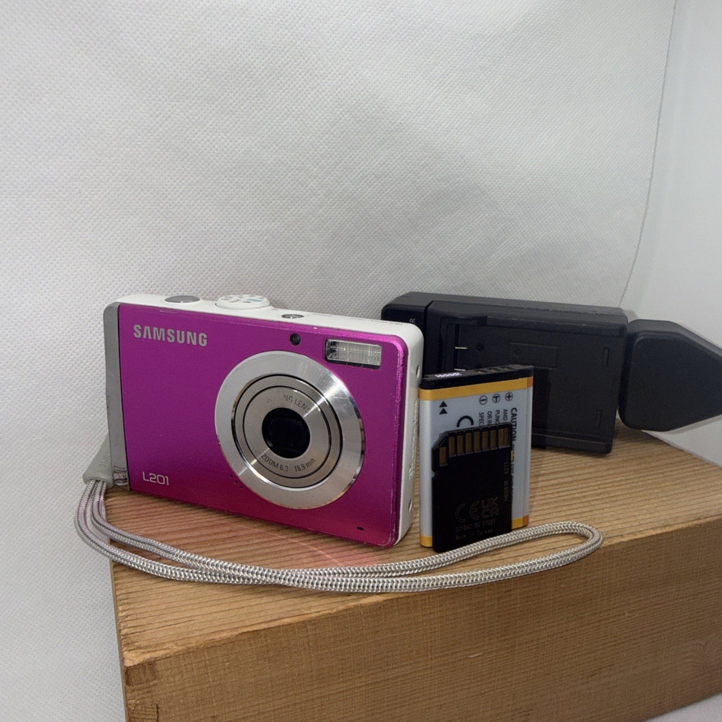 Samsung L201 10.2MP Pink Digital Camera Tested Working + Charger Battery 4GB SD