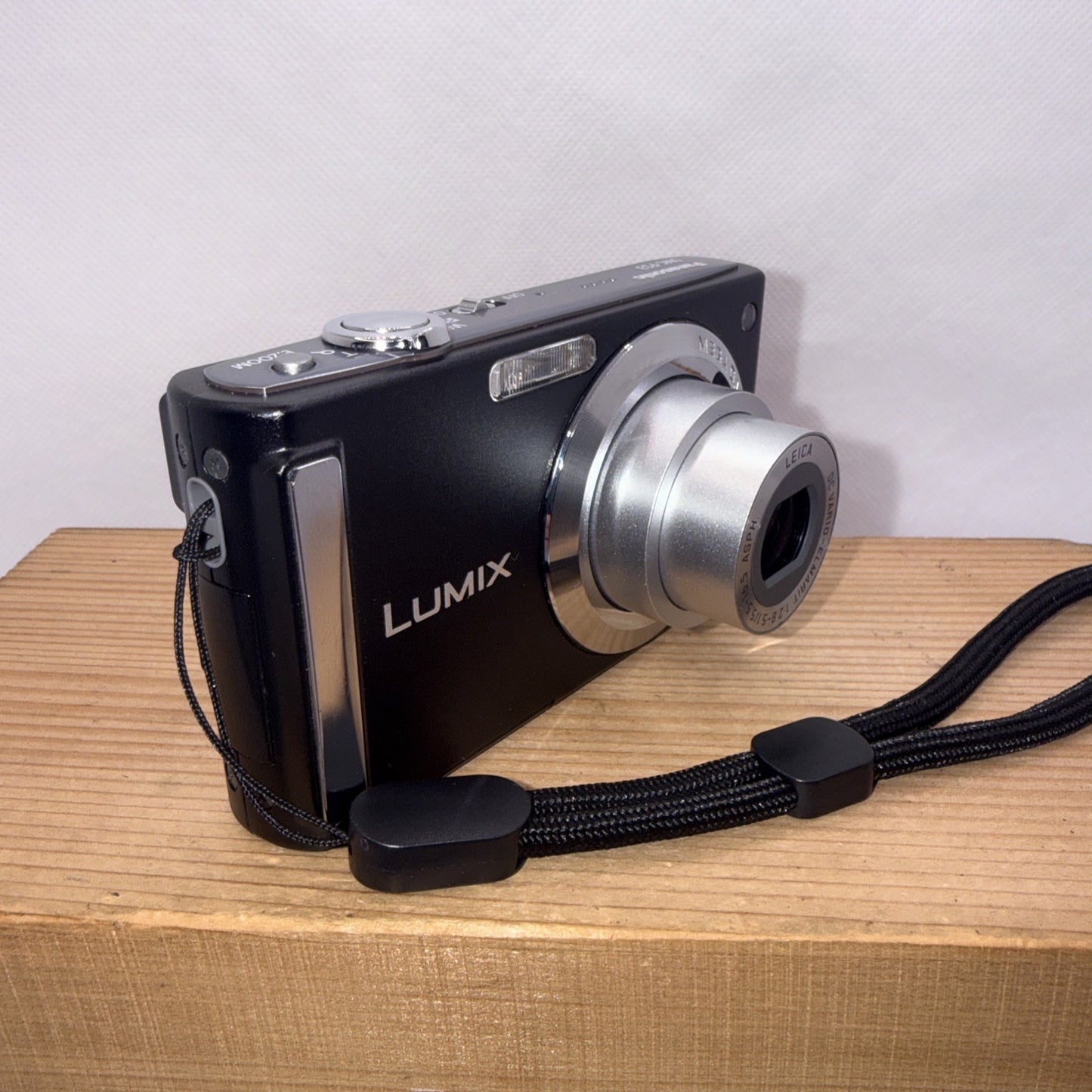 Digital Camera Panasonic Lumix DMC-FS3 8.1MP Tested + Charger Battery 4GB SD