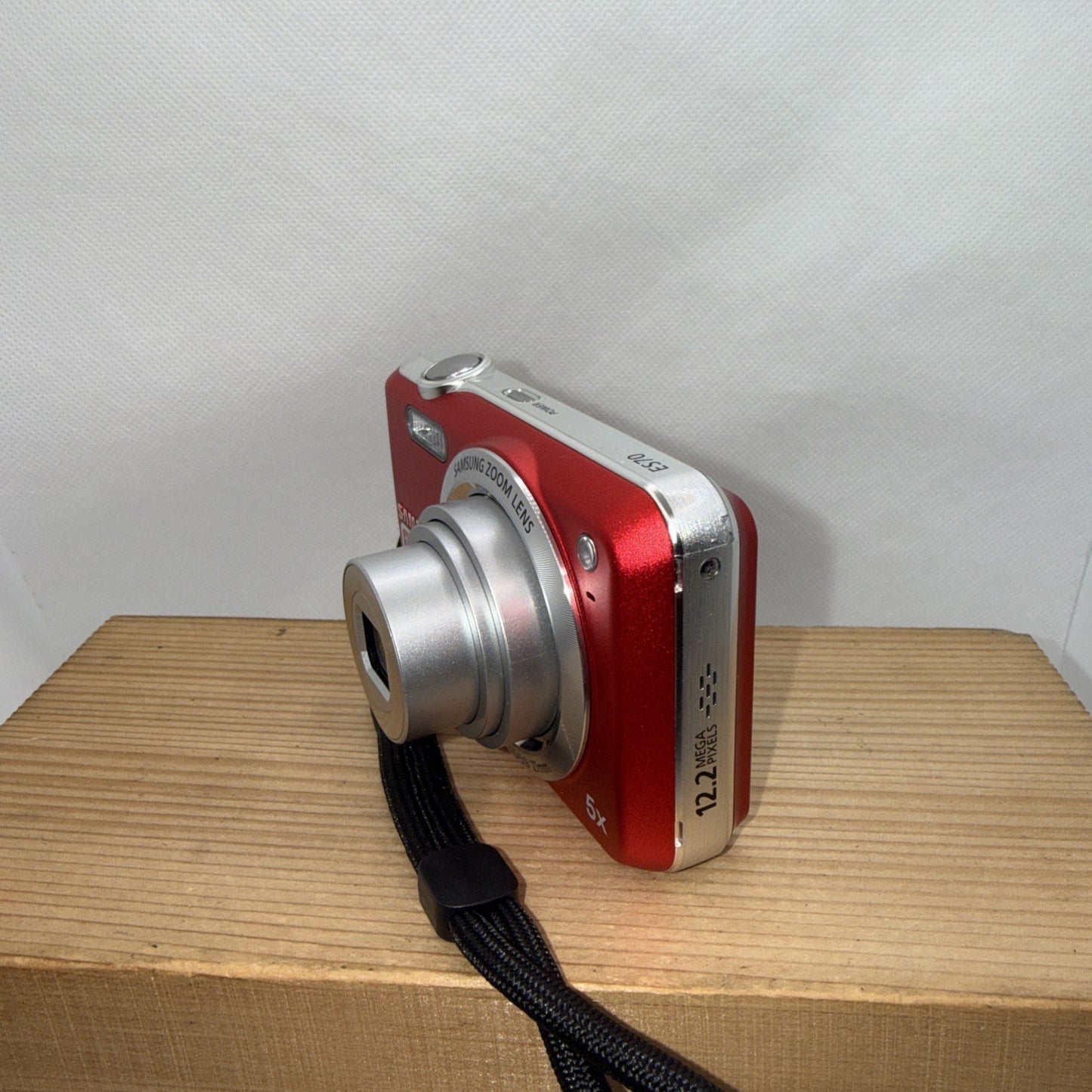 Samsung ES70 12.2MP Digital Camera Red Tested Working  + Charger Battery 4GB SD