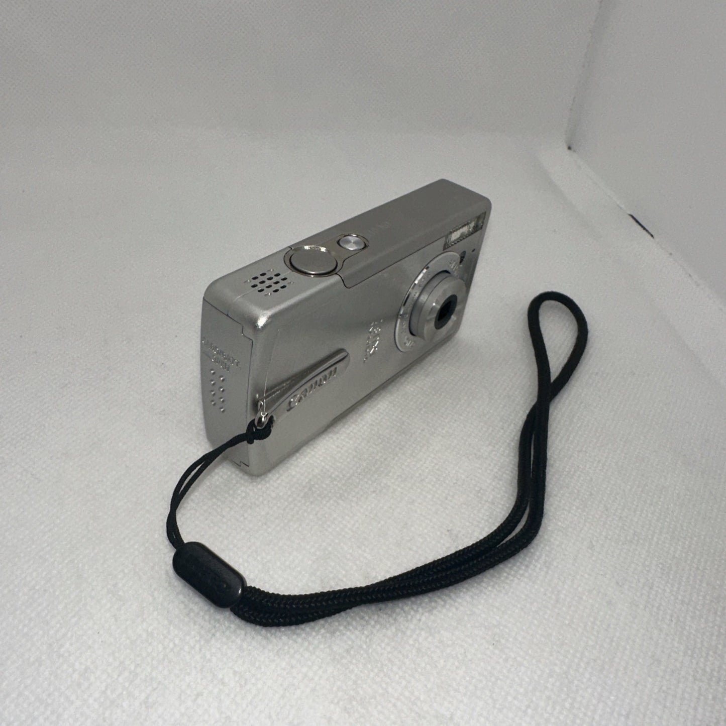 Canon PC1060 IXUS i 4MP Compact Digital Camera Charger Battery Memory0