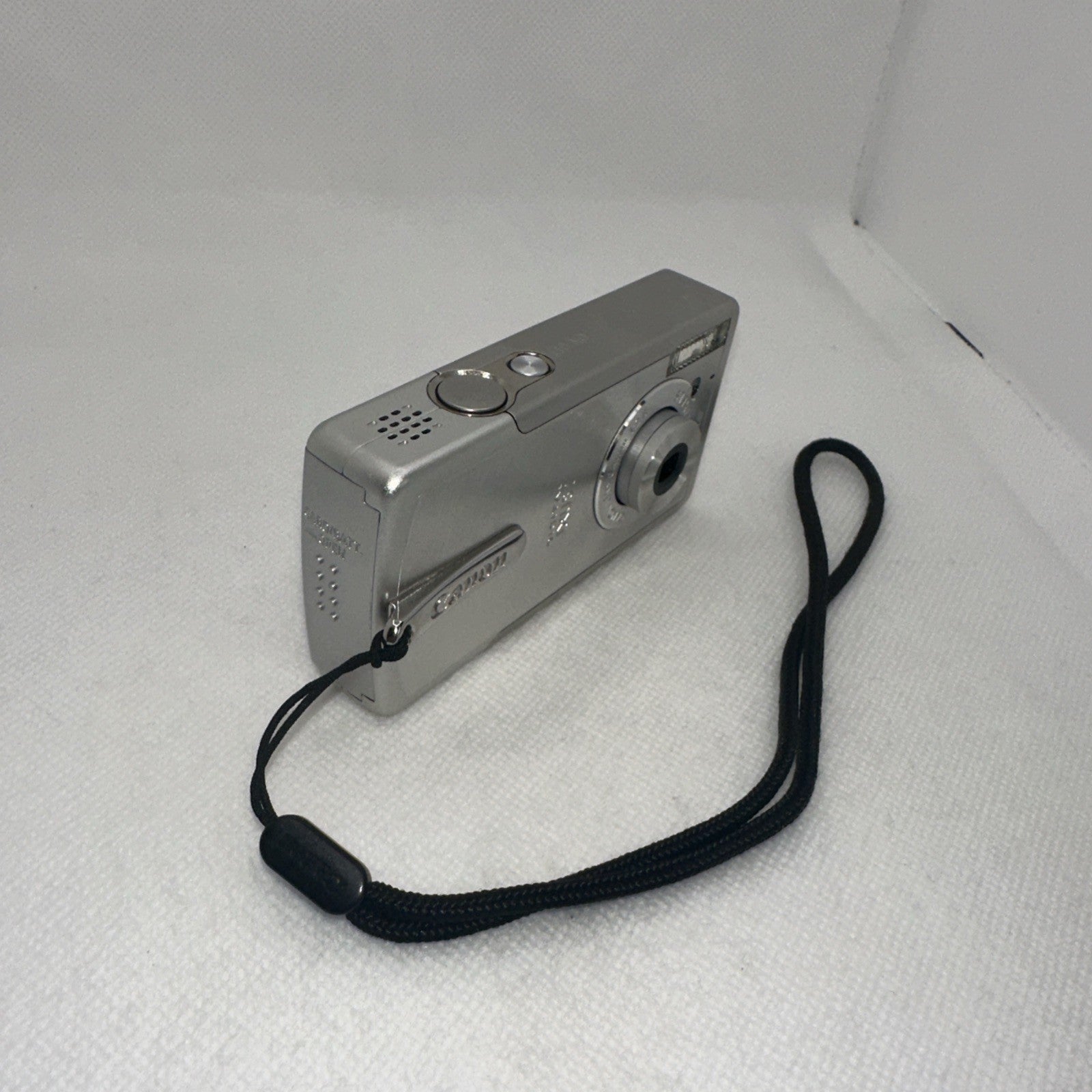 Canon PC1060 IXUS i 4MP Compact Digital Camera Charger Battery Memory0