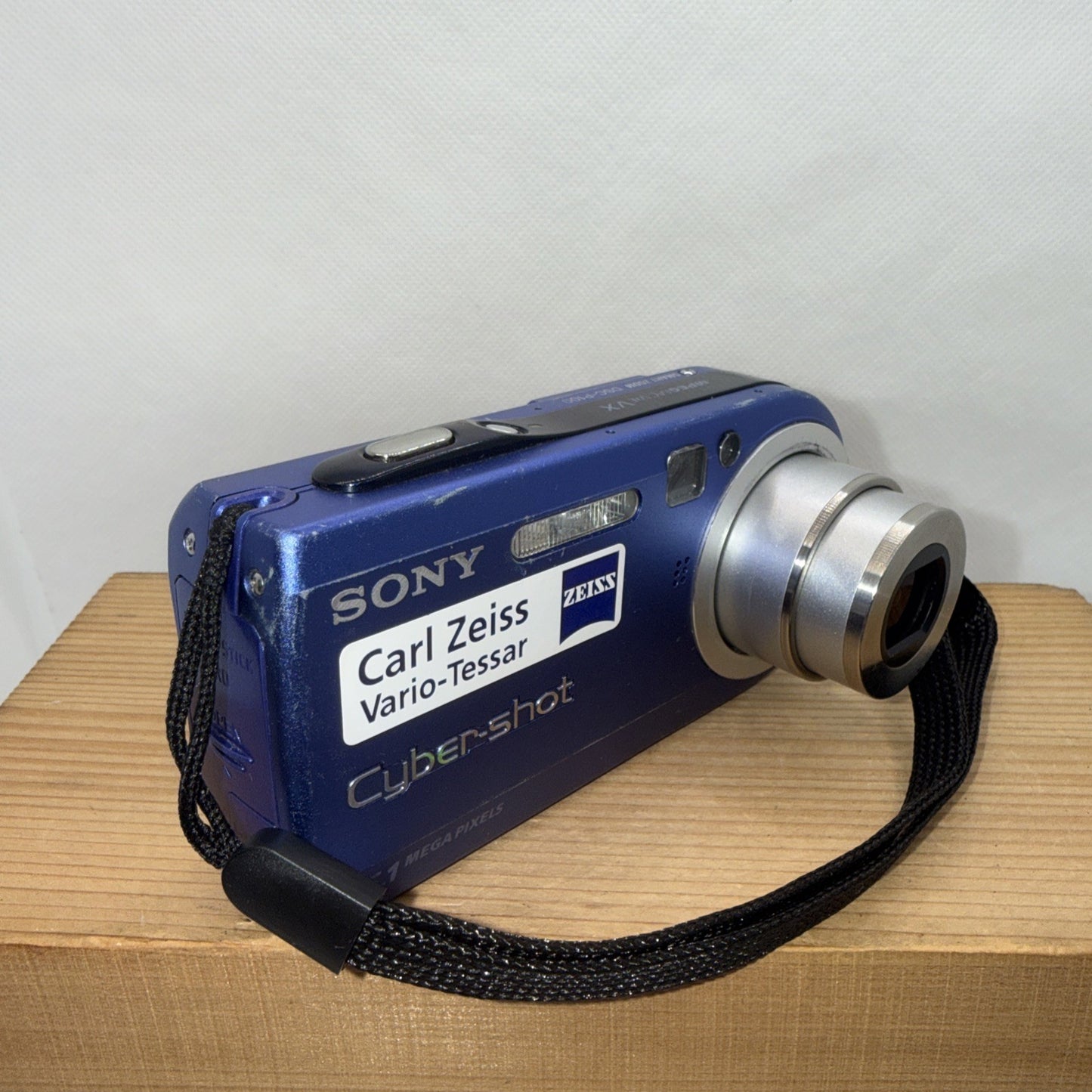 Sony Cybershot DSC-P100 5.1 MP Digital Camera Tested + Charger Battery Memory