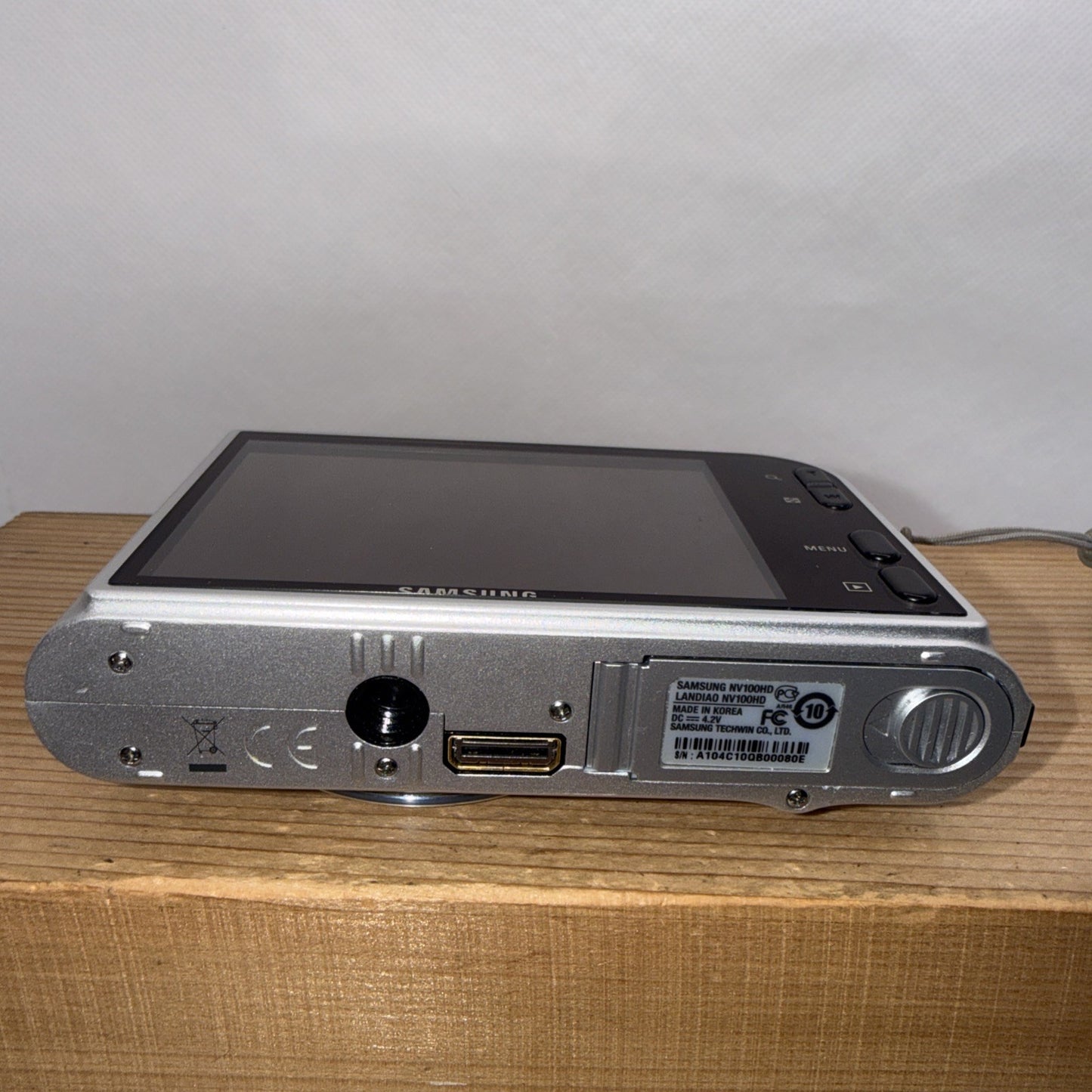 Samsung NV100 HD 14.7MP Digital Camera Touchscreen Tested + Accessories Retro