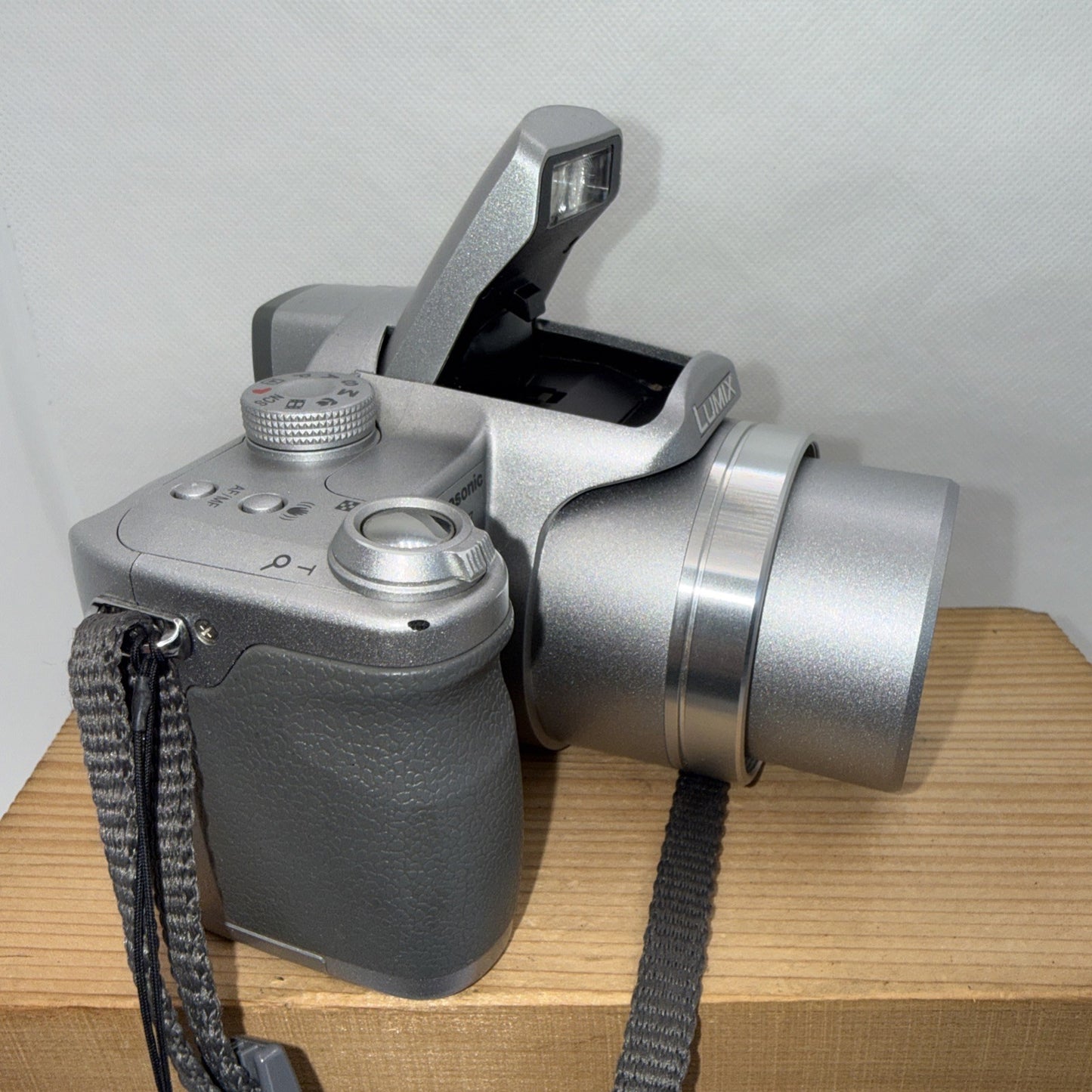 Panasonic Lumix DMC-FZ7 6.0MP Digital Camera Tested + Charger Battery 4GB SD