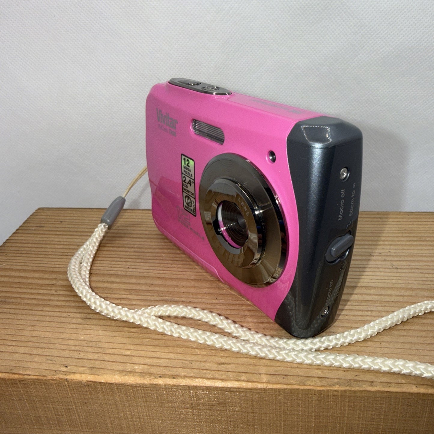 Vivitar Vivicam T426 12MP Digital Camera Pino Waterproof Tested + 2GB SD VGC