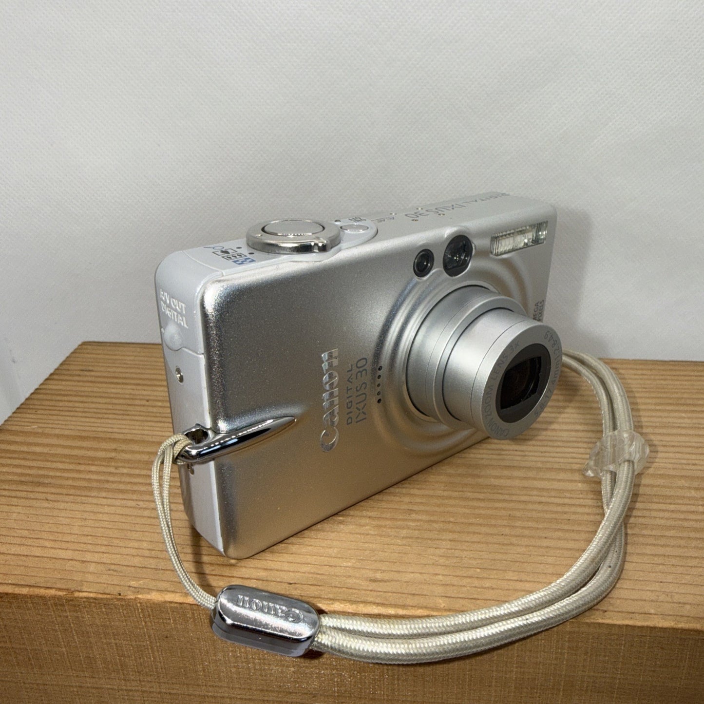 Canon Digital Camera IXUS 30 3.2MP Tested Boxed Plus Charger Battery Case SD VGC1