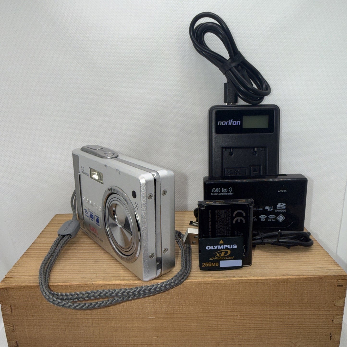 Olympus Digital Camera FE-5500 5.0MP Tested  + Charger Battery Memory Retro Y2K