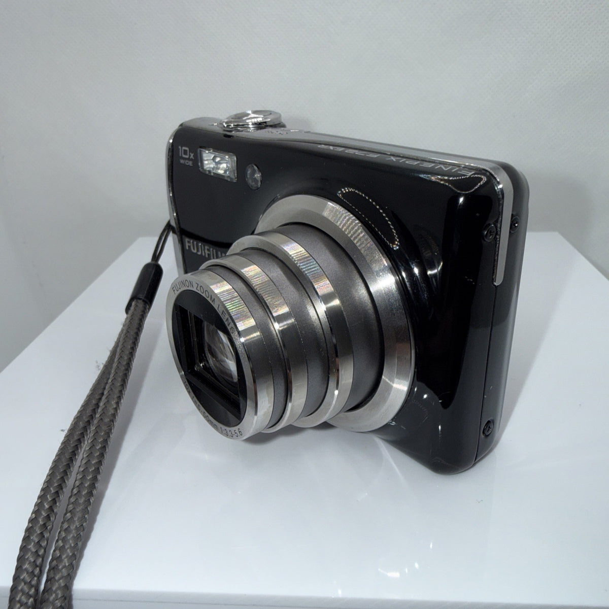 FujiFilm FinePix F72EXR 10MP Digital Camera Tested + Charger Battery 16GB SD