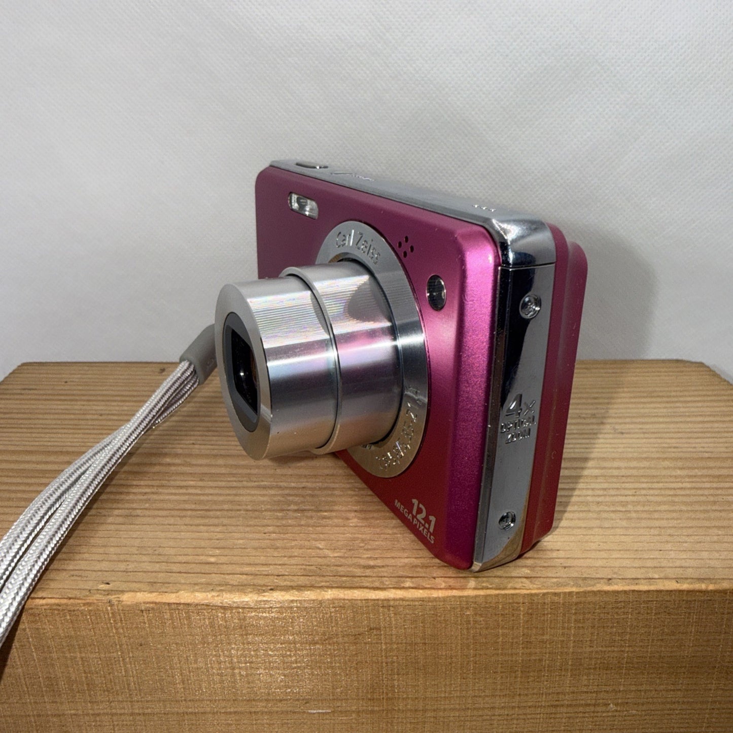 Sony Cybershot W220 Pink Digital Camera 12.1MP Tested + Charger Battery Memory