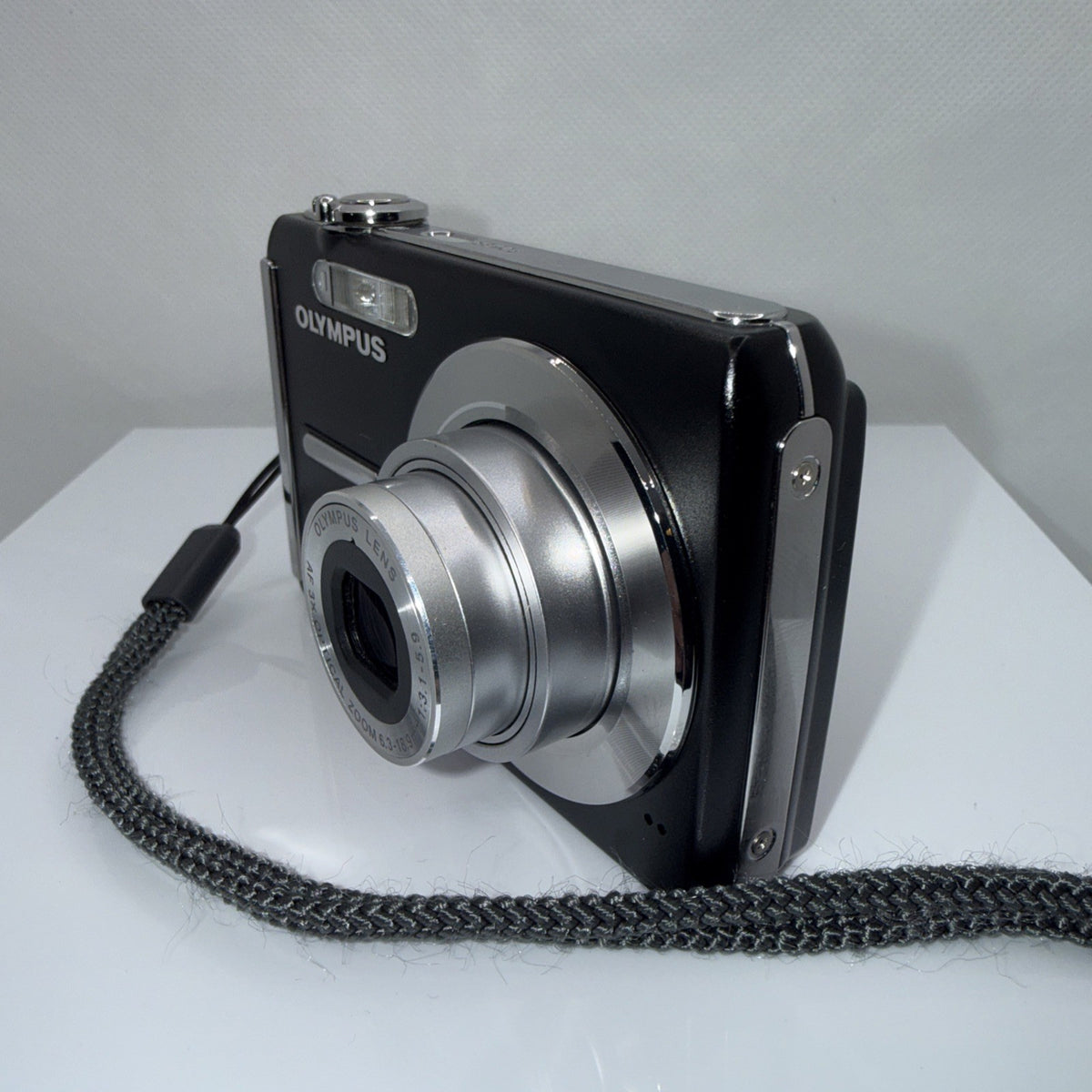 Olympus X-835 8MP Digital Camera Tested + Charger Battery Memory Case VGC
