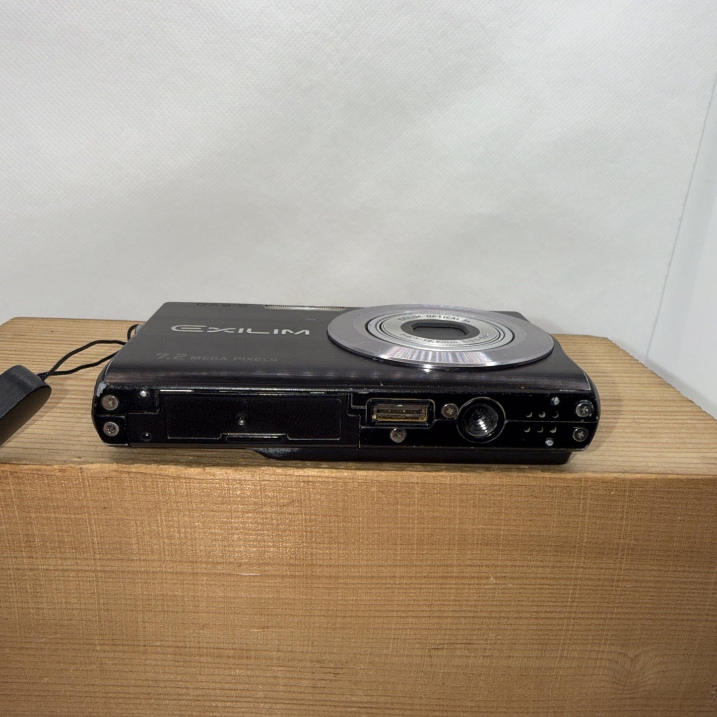 Casio Exilim EX-Z70 7.2MP 3x Zoom Digital Camera Tested + Charger Battery 4GB SD