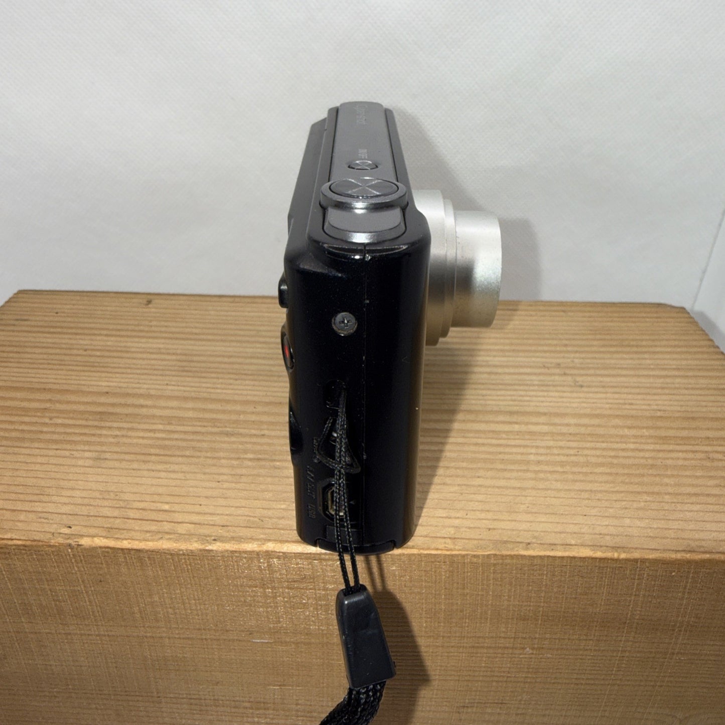 Sony Cyber-shot DSC-W800 20.1MP Digital Camera Tested (minor screen issue)