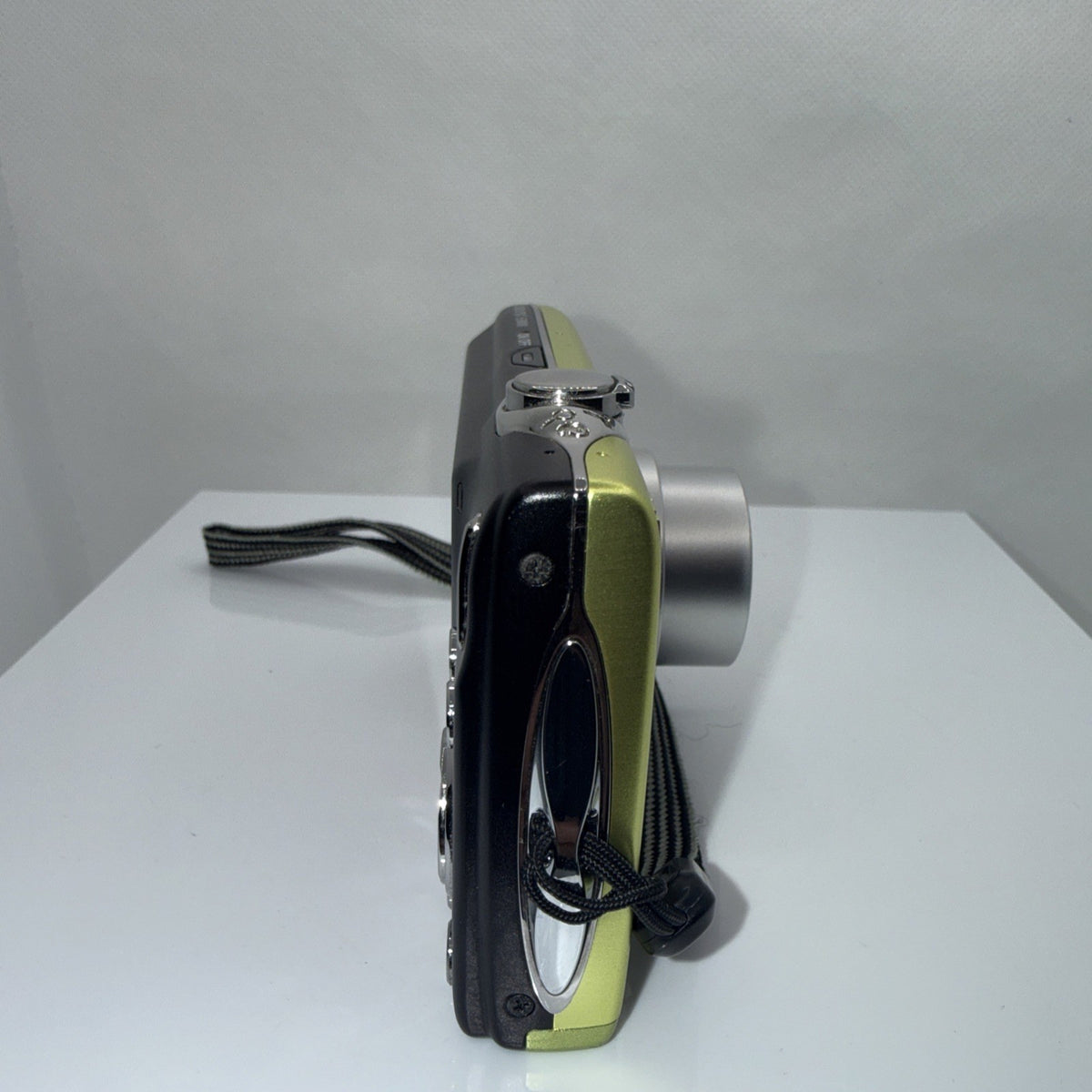 Digital Camera Yellow Nikon Coolpix S3000 12MP Tested + Charger Battery 16GB SD