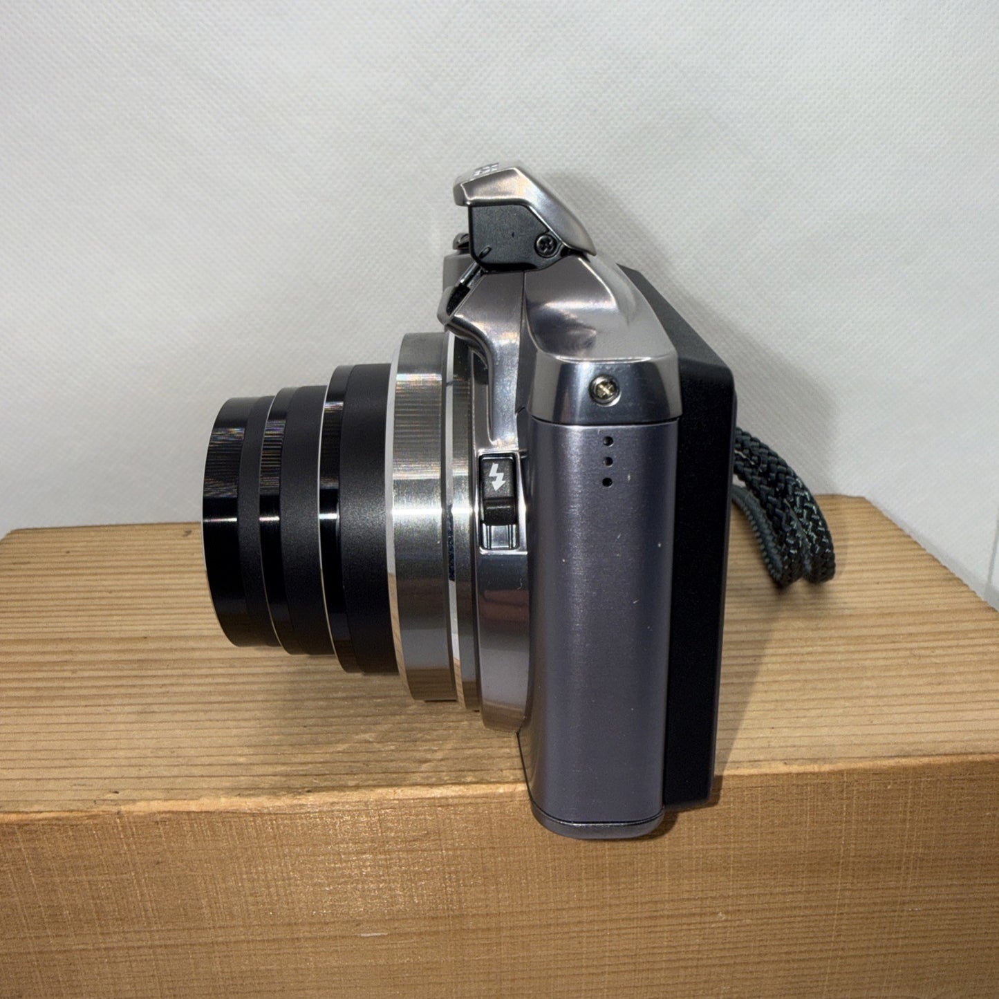 Olympus Stylus SZ-11 14.0MP Digital Camera Tested Plus Charger Battery 4GB SD